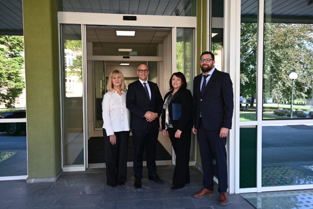 S celovito prenovo intenzivnih oddelkov nudimo najsodobnejše standarde obravnave in bivanja pacientov